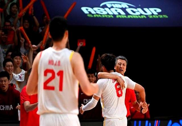 九游APP-深圳男篮迎全明星赛关键赛,集结日内部沟通,压力陡增,细节决定成败(男生女生向前冲总决赛韦超40秒)