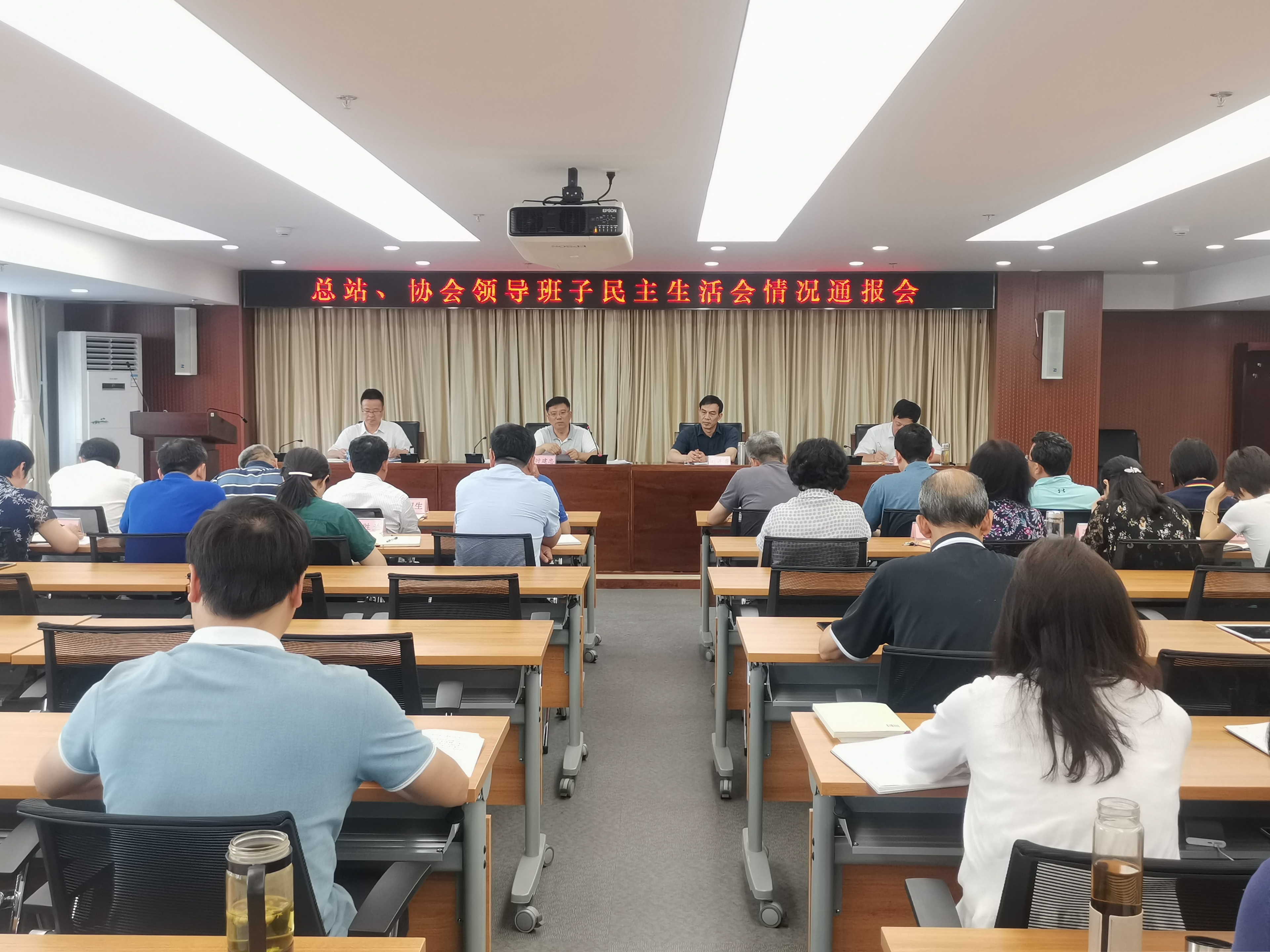 九游APP-关于巴塞罗那内部会议纪要流出:加时末段回应争议,德国杯使命明确,医务组通报恢复的信息