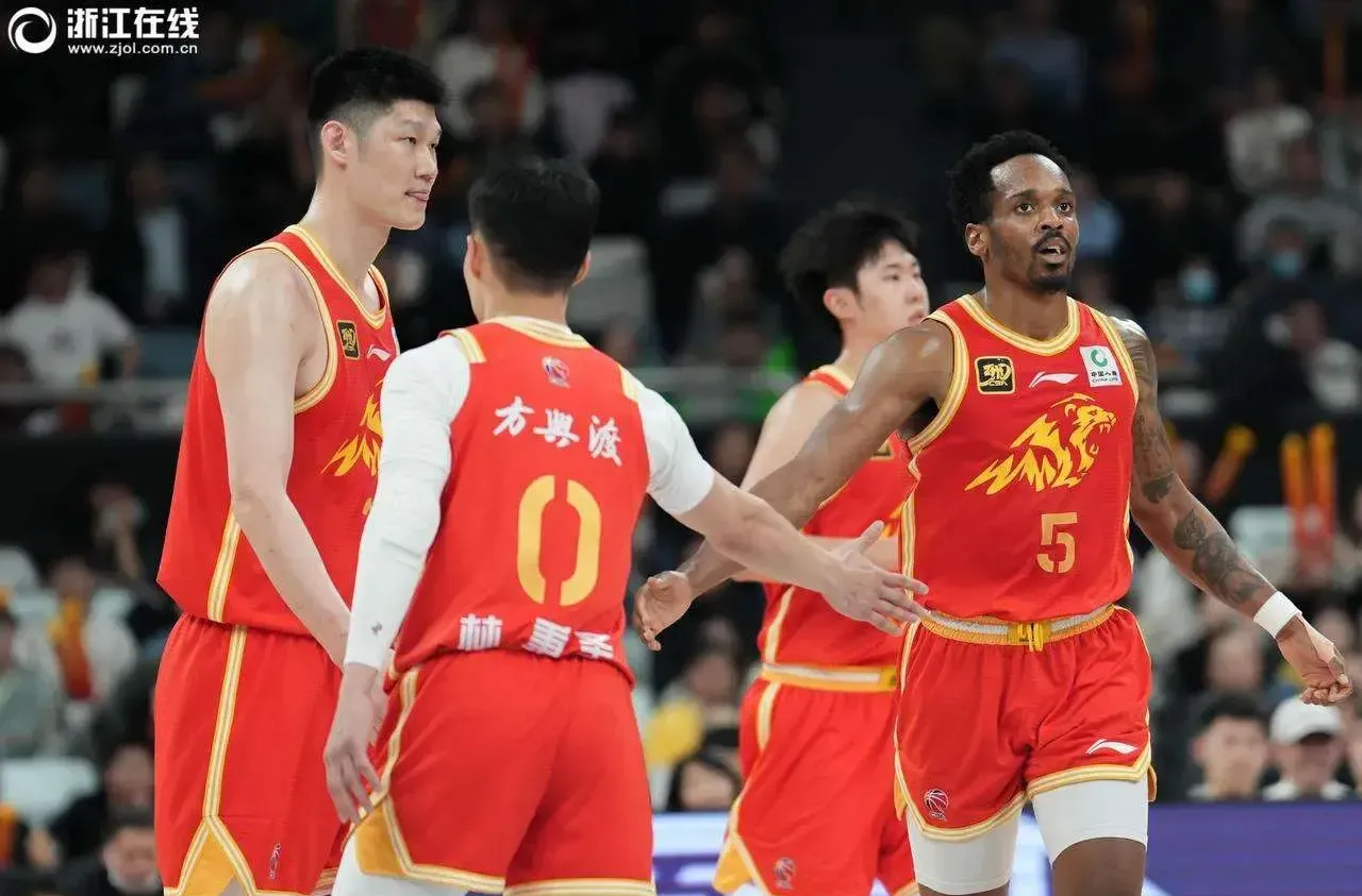 九游官网-转折点!广厦男篮内部沟通;英超转会期攻防权衡;媒体盛赞;高层口径保持一致(广厦男篮引援最新消息)